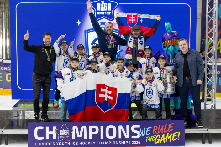 U9 CHAMPIONS - Hockey School BE THE BEST WHITE